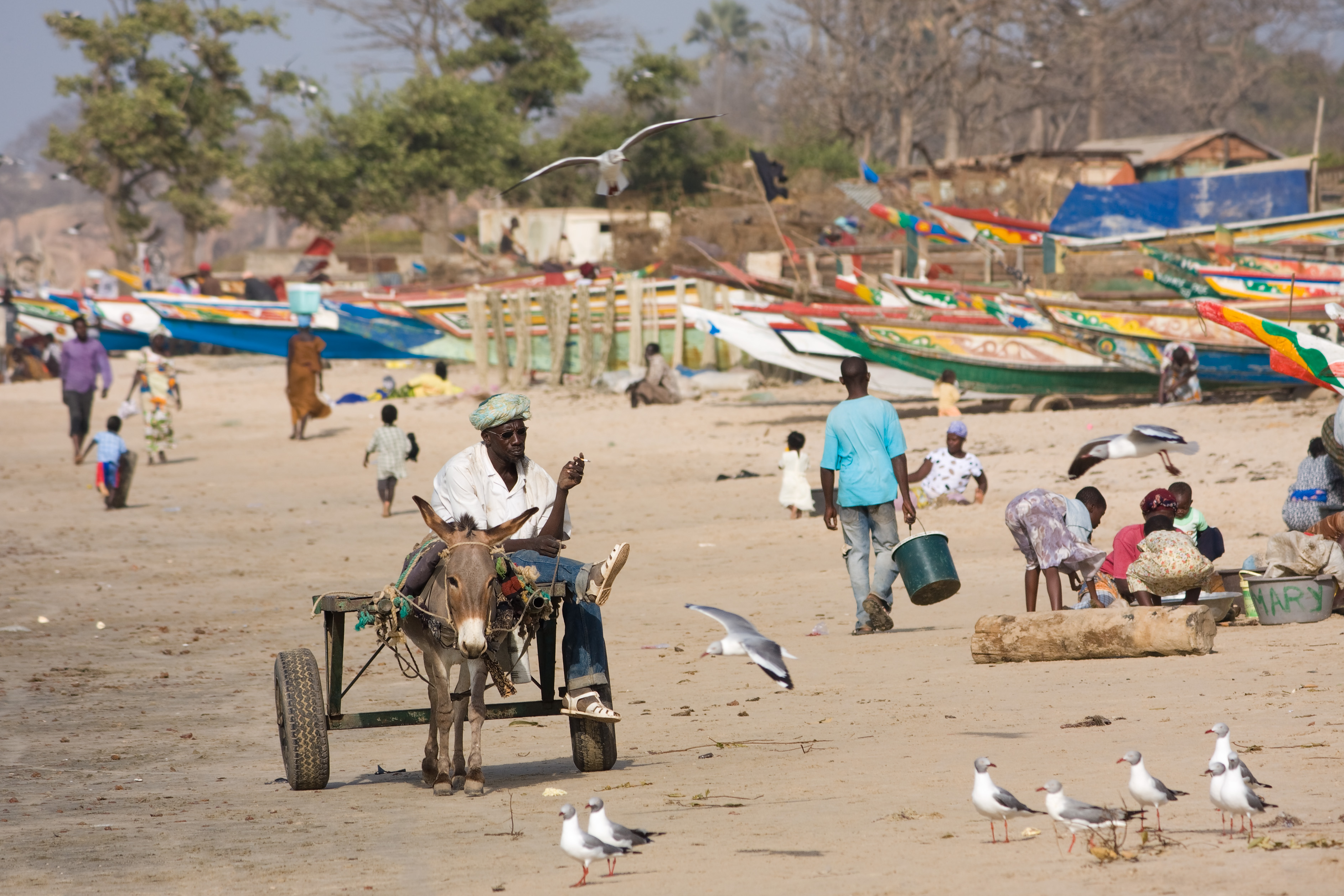 “Dankzij MCB zitten alle schoolkinderen uit mijn dorp in Gambia op bureaustoelen”