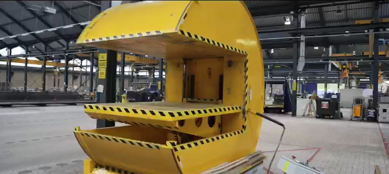 Platen kantelen kan alleen veilig met… de platenkantelaar